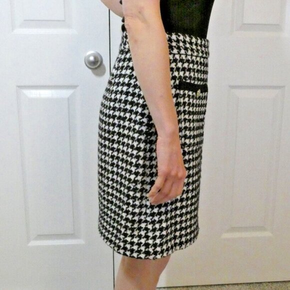 Black White Pencil Wool Skirt Size 8 Herringbone Fitted Office Core British M&S - Picture 4 of 10